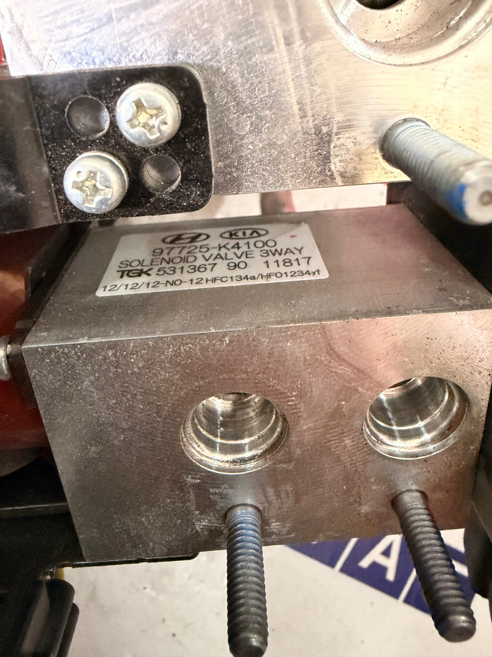 97725-K4100 Клапани за климатик  HYUNDAI KONA 2020 97724-K4100 97725-K4000 97724-K4000 , снимка 6 - Части - 54482707