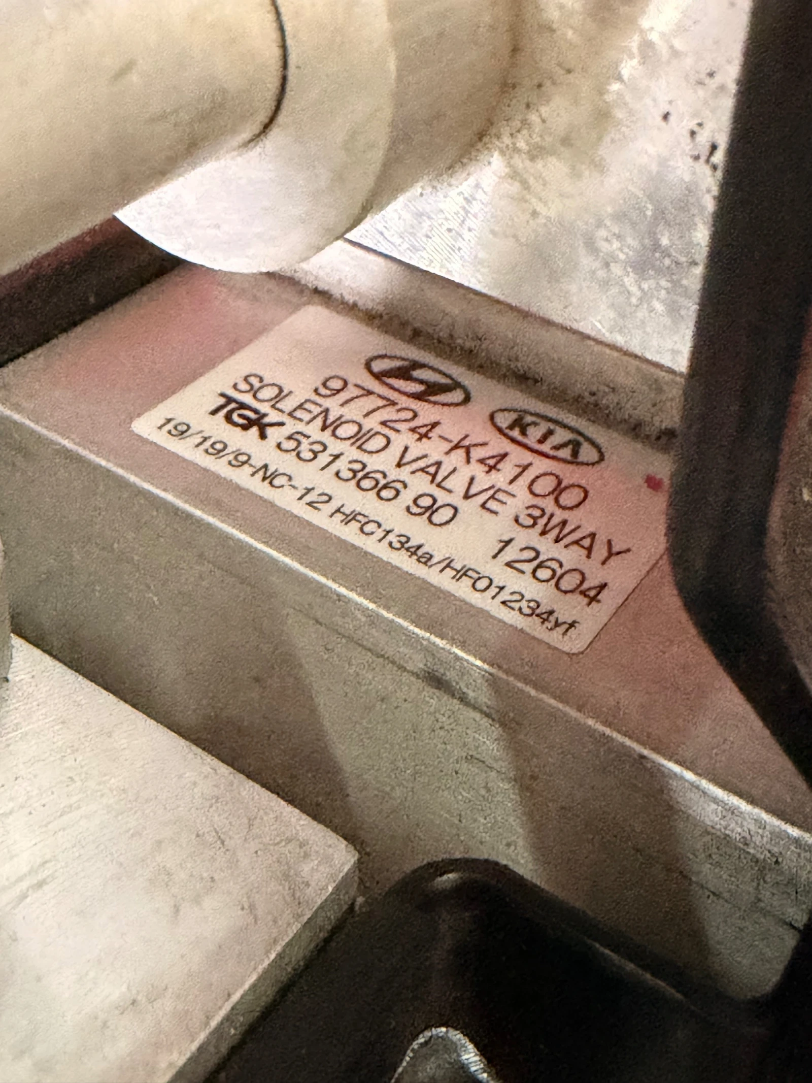 97725-K4100 Клапани за климатик  HYUNDAI KONA 2020 97724-K4100 97725-K4000 97724-K4000 , снимка 3 - Части - 54482707