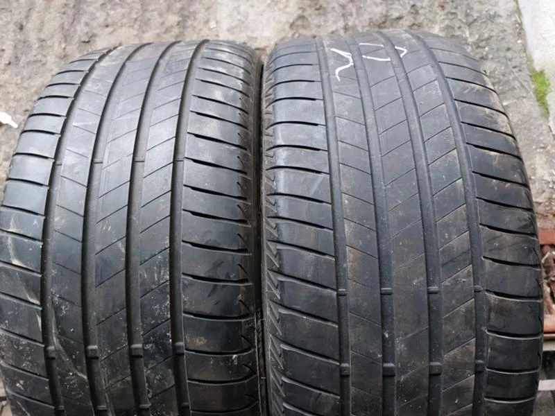 Гуми Летни 255/40R19, снимка 1 - Гуми и джанти - 36675482