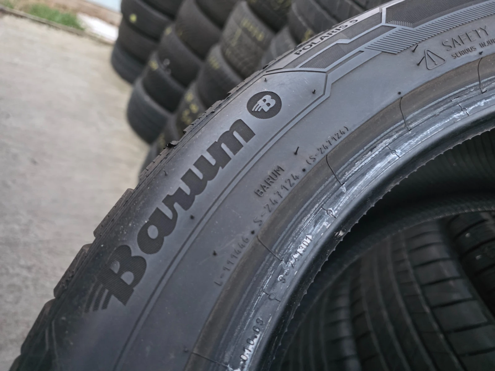 Гуми Зимни 235/50R19, снимка 10 - Гуми и джанти - 53961779
