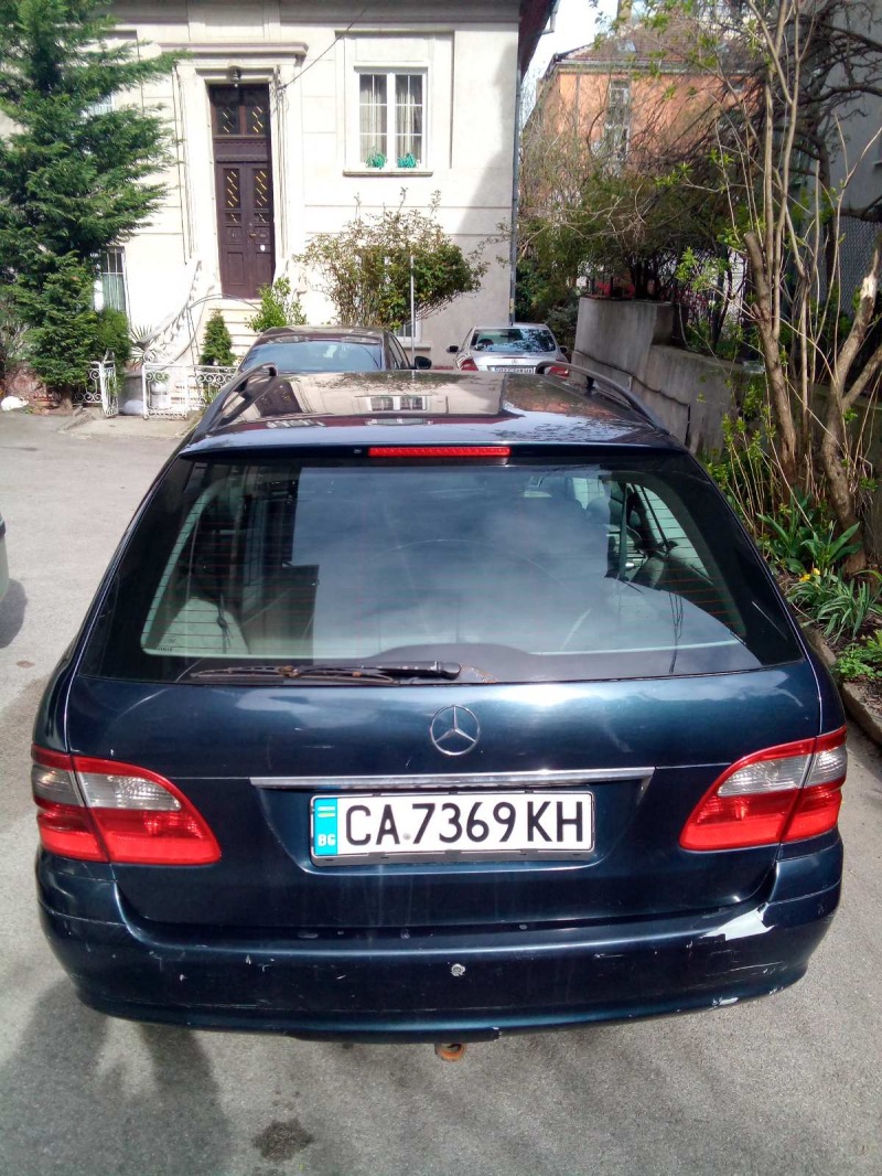Mercedes-Benz E 220, снимка 1 - Автомобили и джипове - 44969448