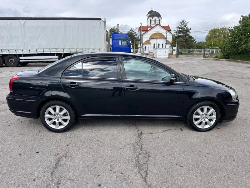 Toyota Avensis 2.2 D4D, снимка 4 - Автомобили и джипове - 45680515