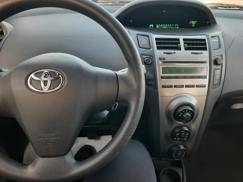 Toyota Yaris 2010та 1.3i 101hp НОВА!, снимка 11 - Автомобили и джипове - 48351234