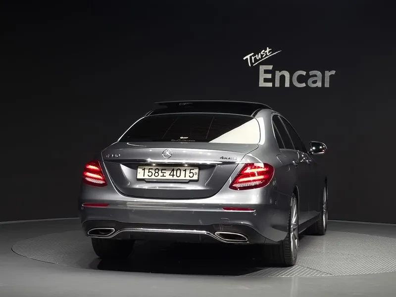 Mercedes-Benz E 350 4Matic Amg Line, снимка 4 - Автомобили и джипове - 55138291