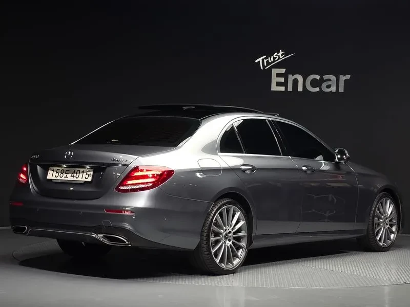 Mercedes-Benz E 350 4Matic Amg Line, снимка 2 - Автомобили и джипове - 55138291