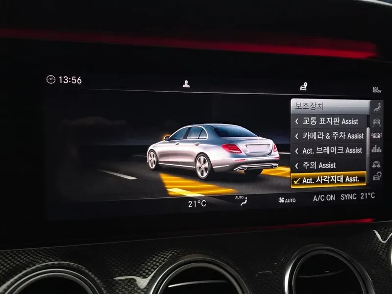 Mercedes-Benz E 350 4Matic Amg Line, снимка 17 - Автомобили и джипове - 55138291