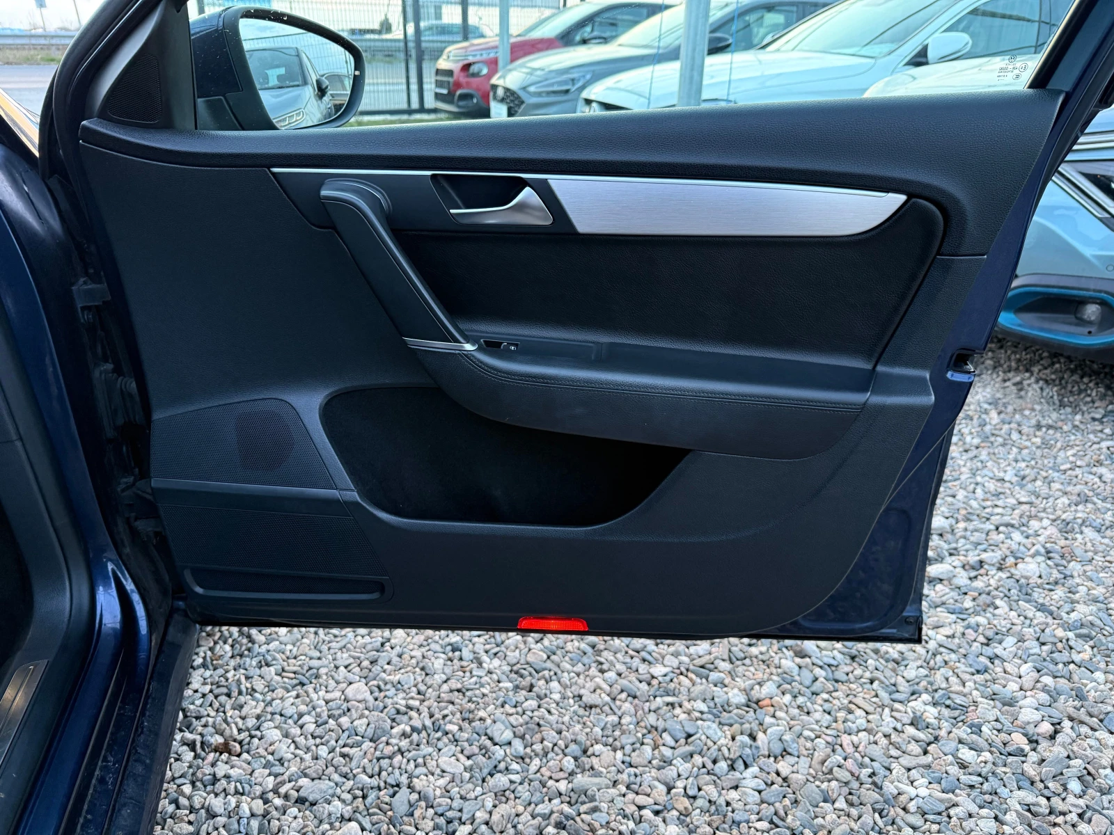 VW Passat 2.0 tdi Highline, снимка 15 - Автомобили и джипове - 53878636