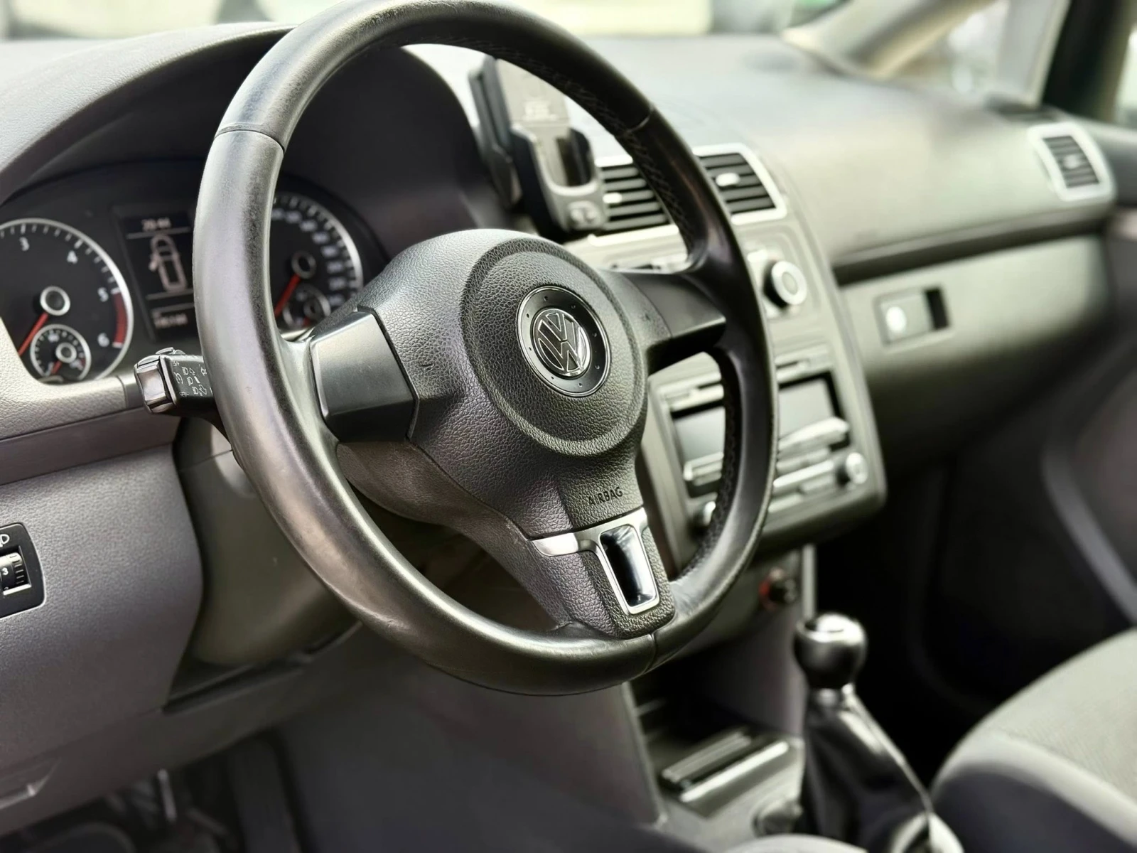 VW Touran 2.0 6-скорости, снимка 10 - Автомобили и джипове - 54217292