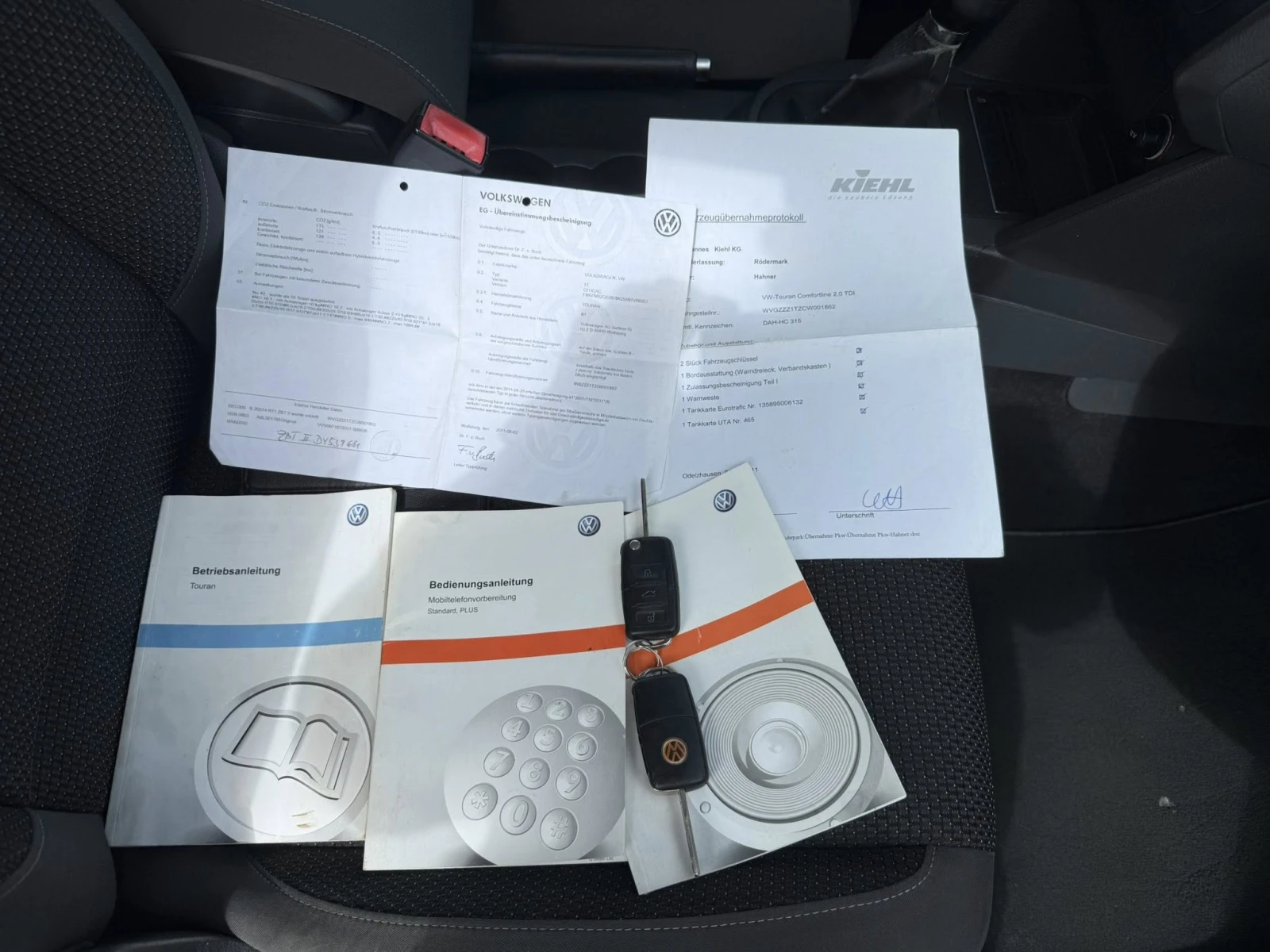 VW Touran 2.0 6-скорости, снимка 15 - Автомобили и джипове - 54217292