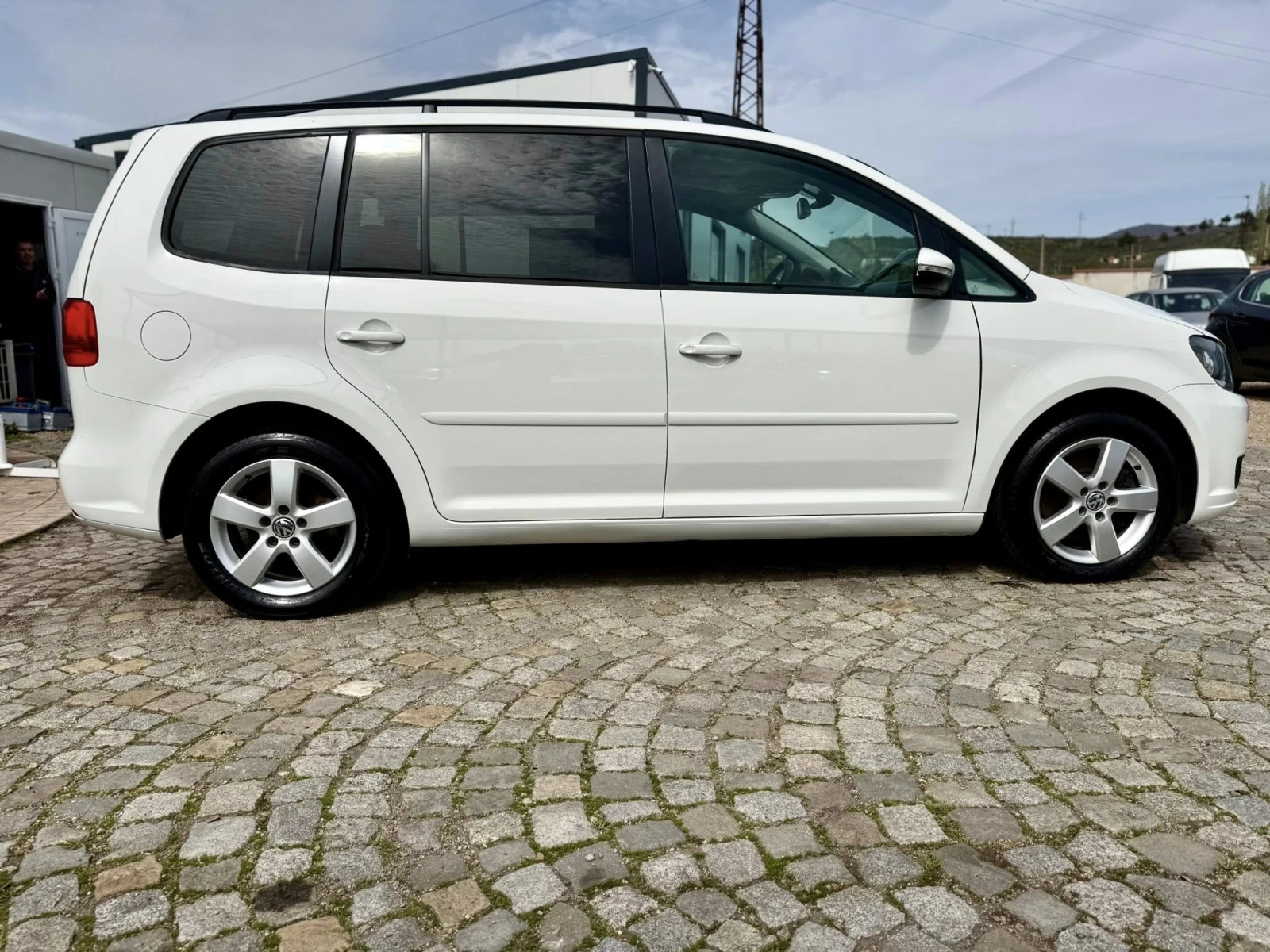 VW Touran 2.0 6-скорости, снимка 6 - Автомобили и джипове - 54217292