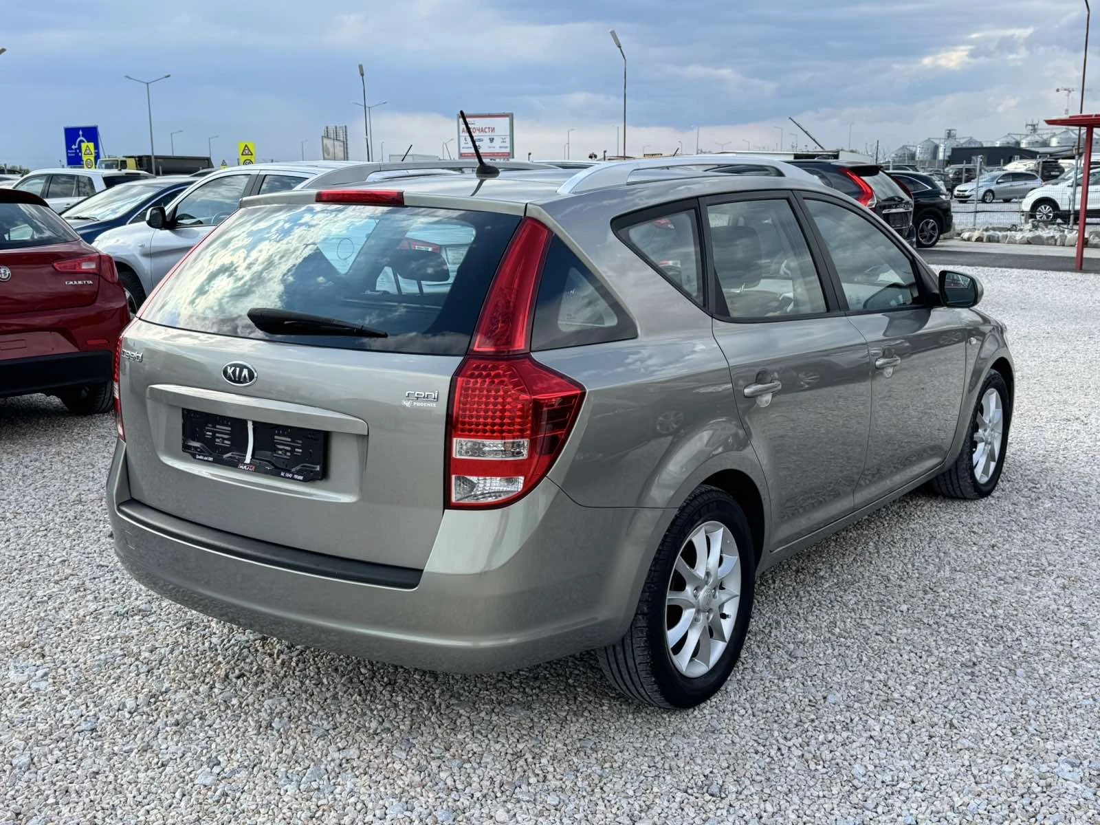 Kia Ceed 1.6CRDI, снимка 2 - Автомобили и джипове - 54257777