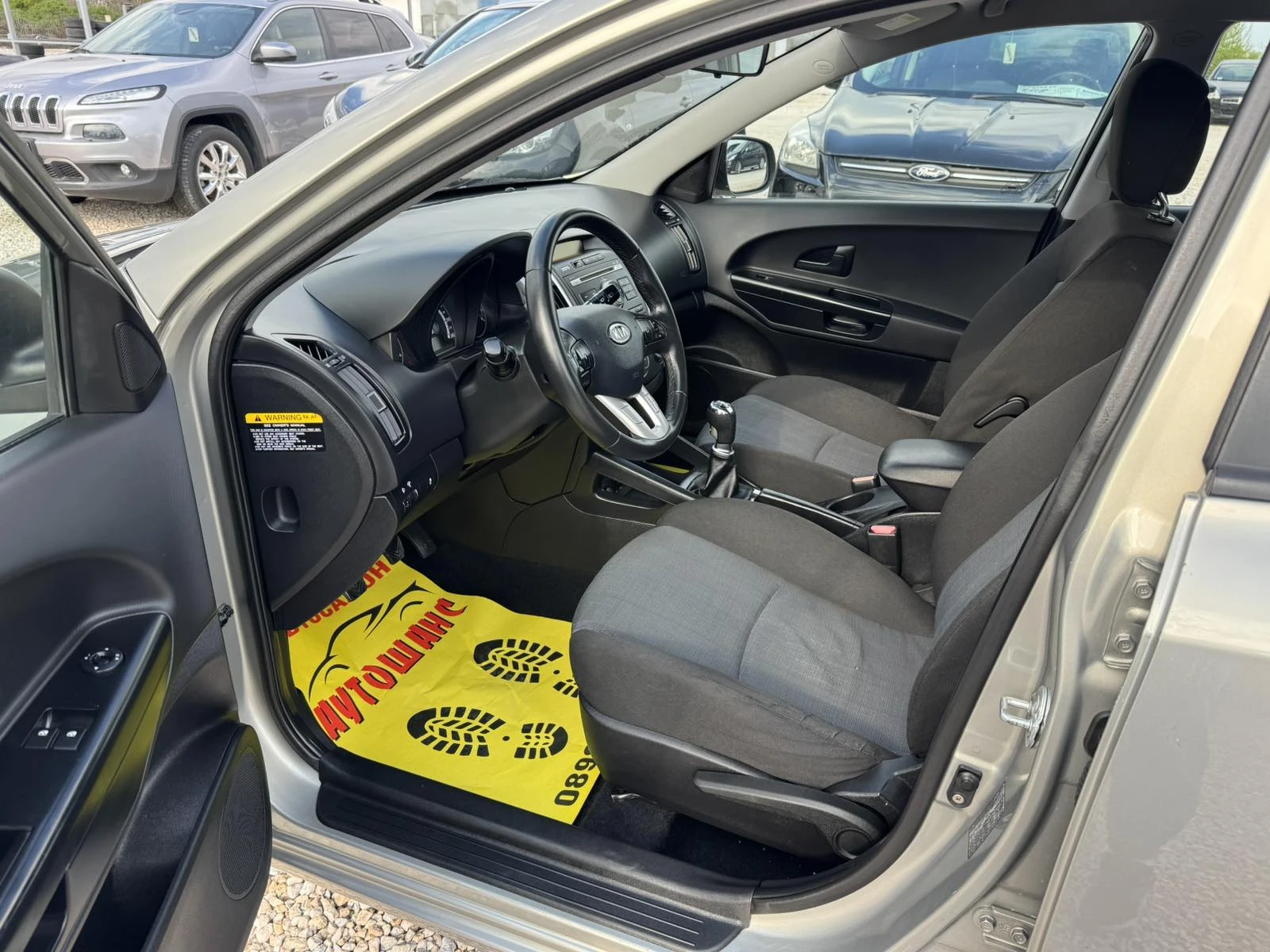 Kia Ceed 1.6CRDI, снимка 4 - Автомобили и джипове - 54257777