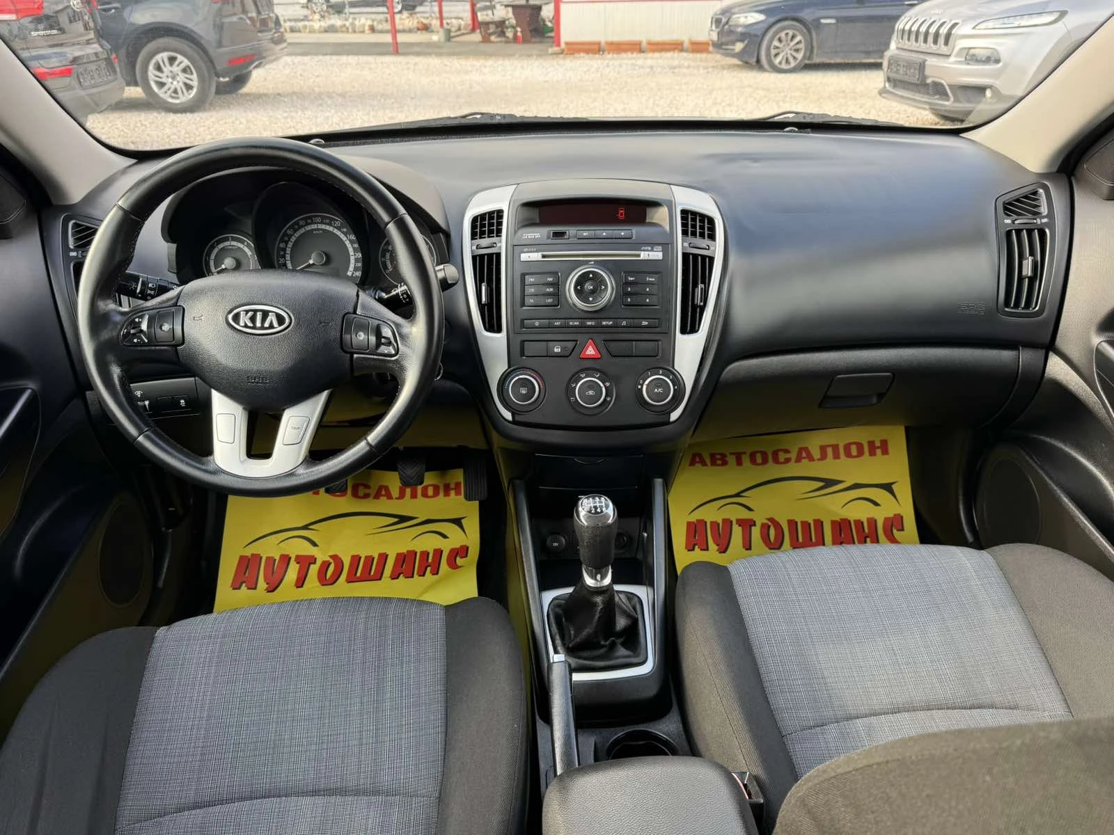 Kia Ceed 1.6CRDI, снимка 11 - Автомобили и джипове - 54257777
