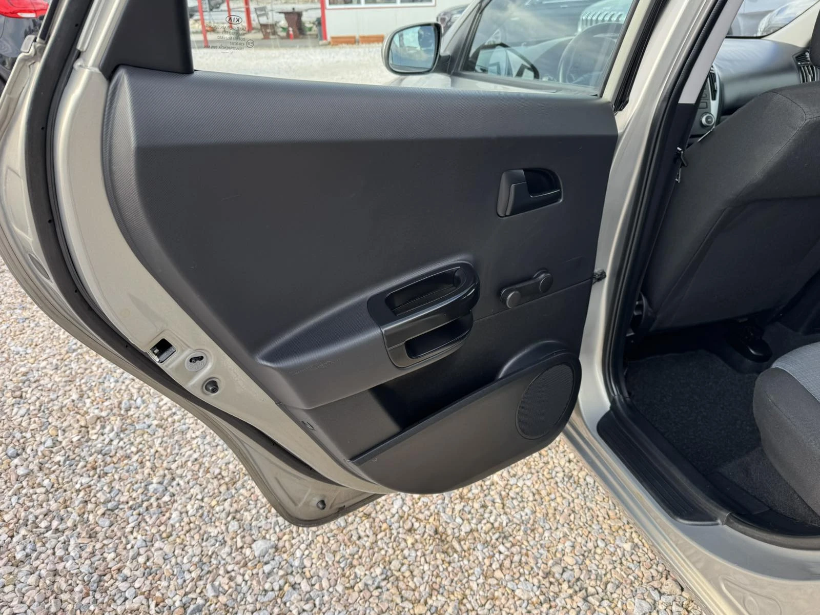 Kia Ceed 1.6CRDI, снимка 7 - Автомобили и джипове - 54257777