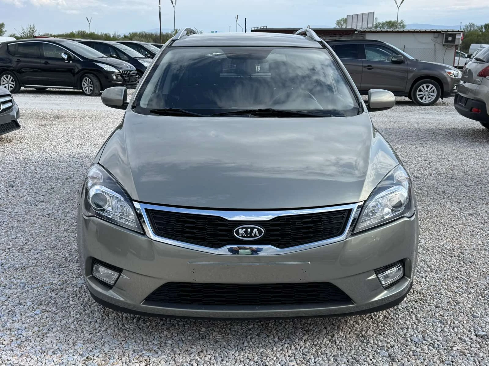 Kia Ceed 1.6CRDI, снимка 5 - Автомобили и джипове - 54257777
