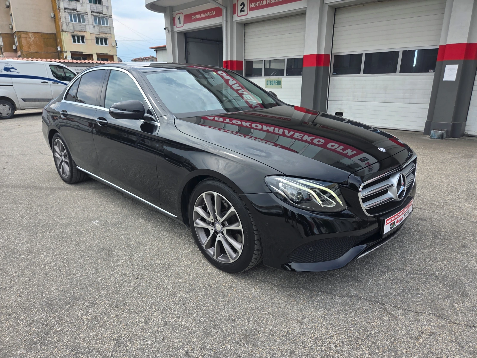Mercedes-Benz E 220 d-Avantgarde, снимка 7 - Автомобили и джипове - 54867895