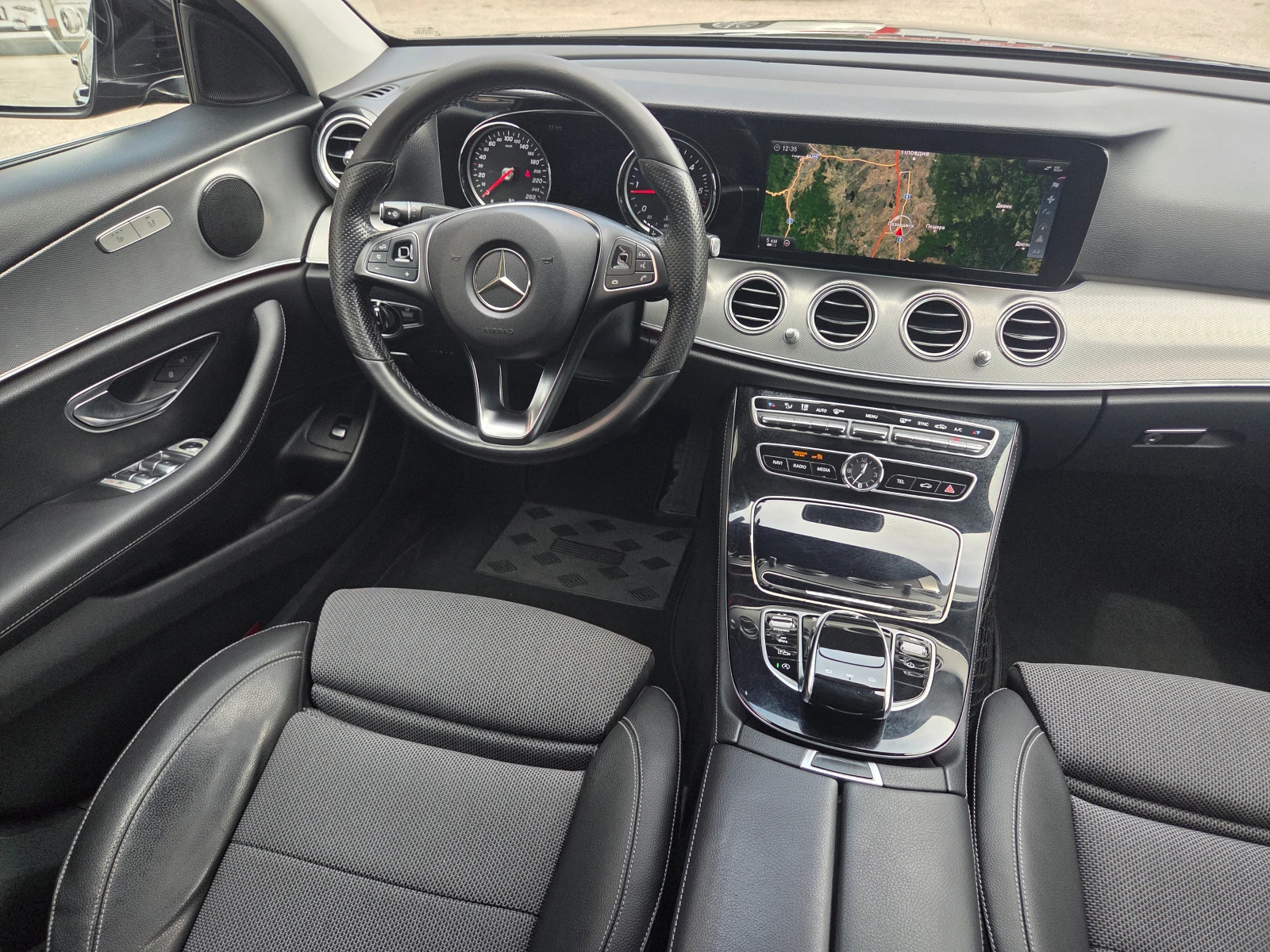 Mercedes-Benz E 220 d-Avantgarde, снимка 13 - Автомобили и джипове - 54867895