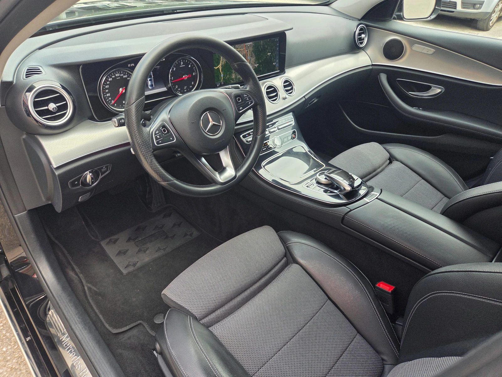 Mercedes-Benz E 220 d-Avantgarde, снимка 9 - Автомобили и джипове - 54867895