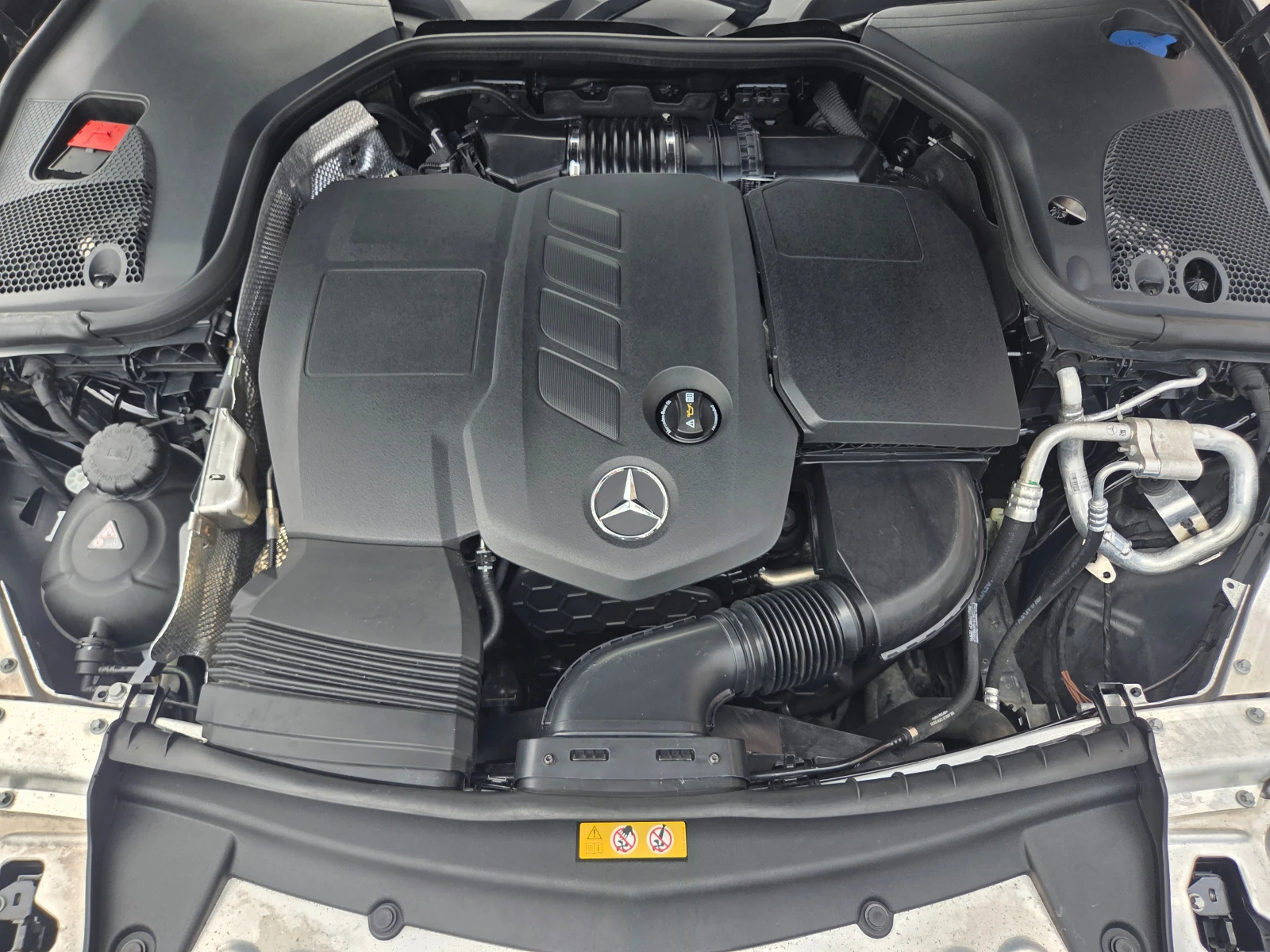 Mercedes-Benz E 220 d-Avantgarde, снимка 17 - Автомобили и джипове - 54867895