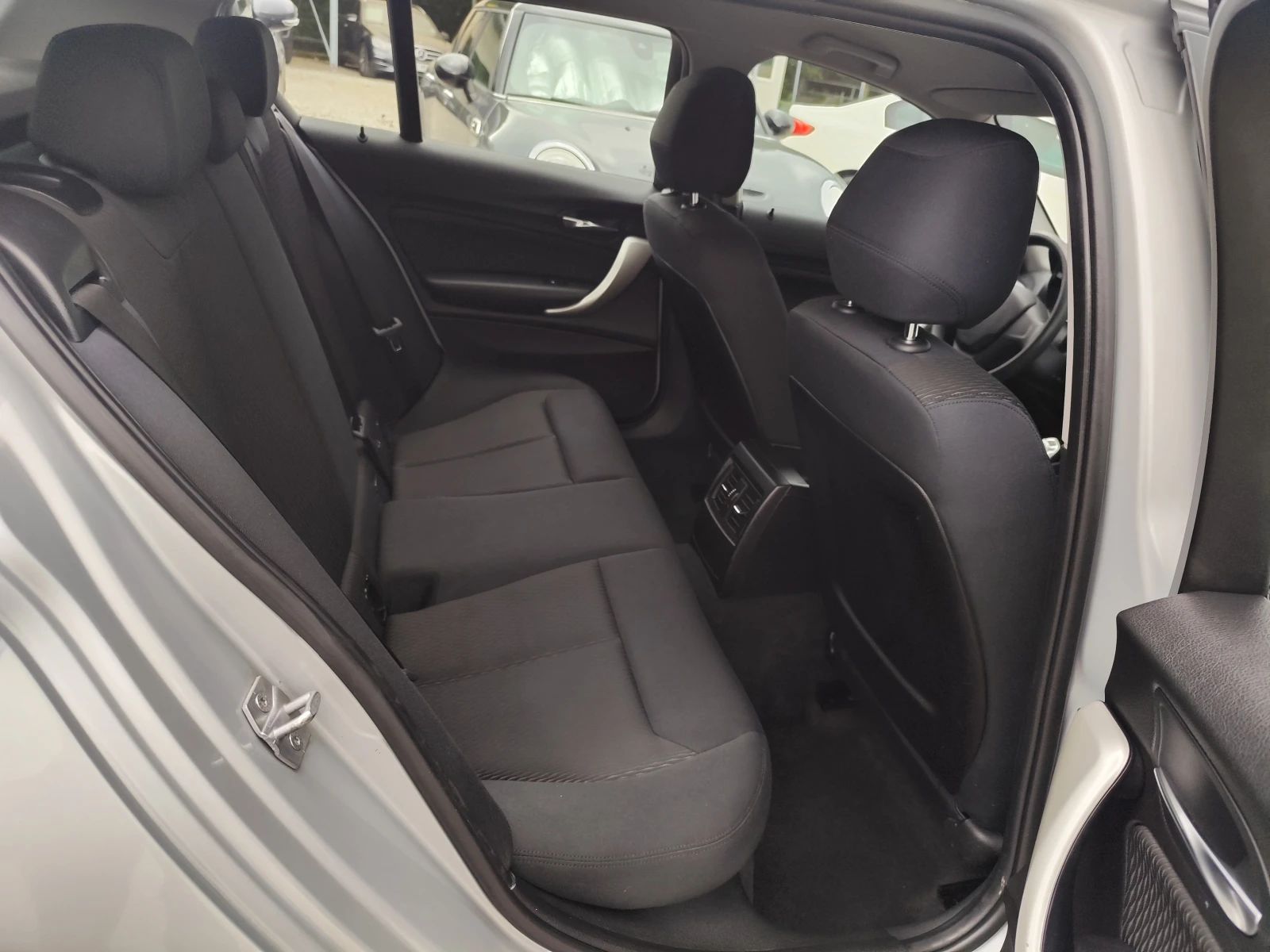 BMW 118 2.0D* АВТОМАТИК* EURO5B* 100%ОРИГИНАЛИ КИЛОМЕТРИ, снимка 10 - Автомобили и джипове - 55374564