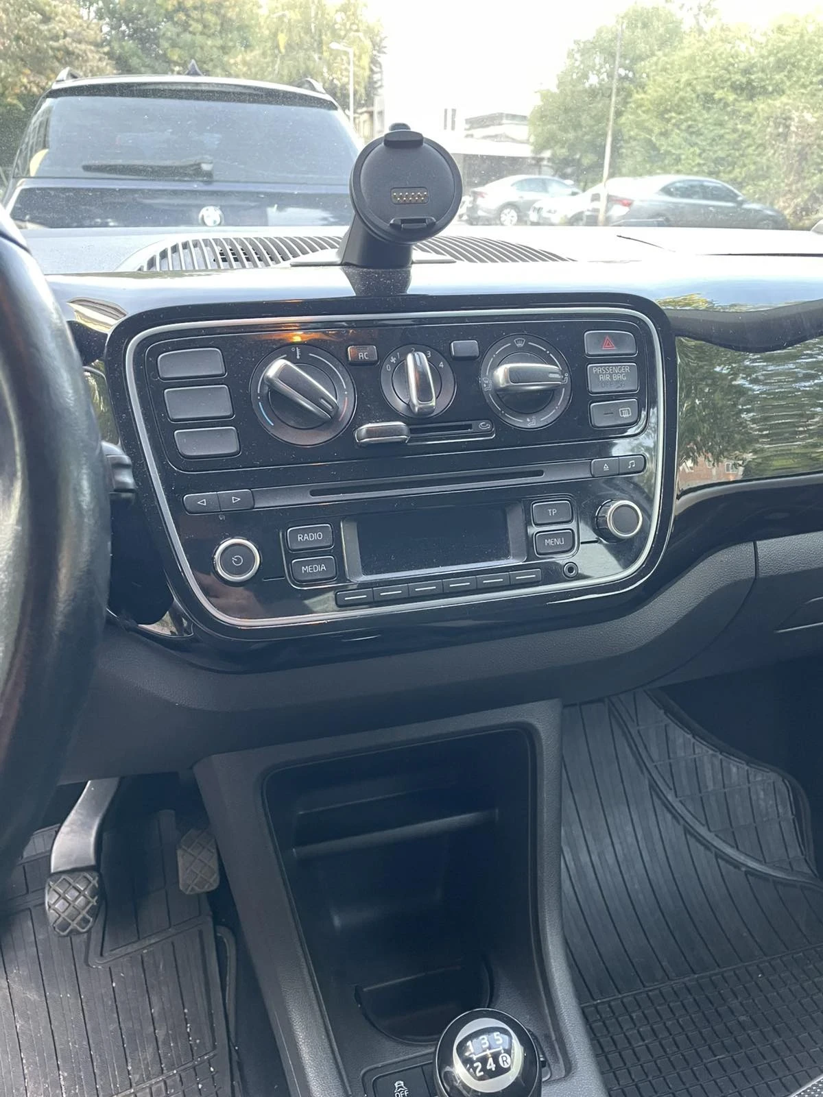 VW Up 1.0, снимка 4 - Автомобили и джипове - 56411892
