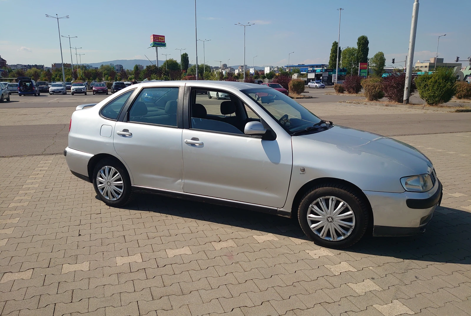 Seat Cordoba 1.4 ГАЗ, снимка 7 - Автомобили и джипове - 56202569
