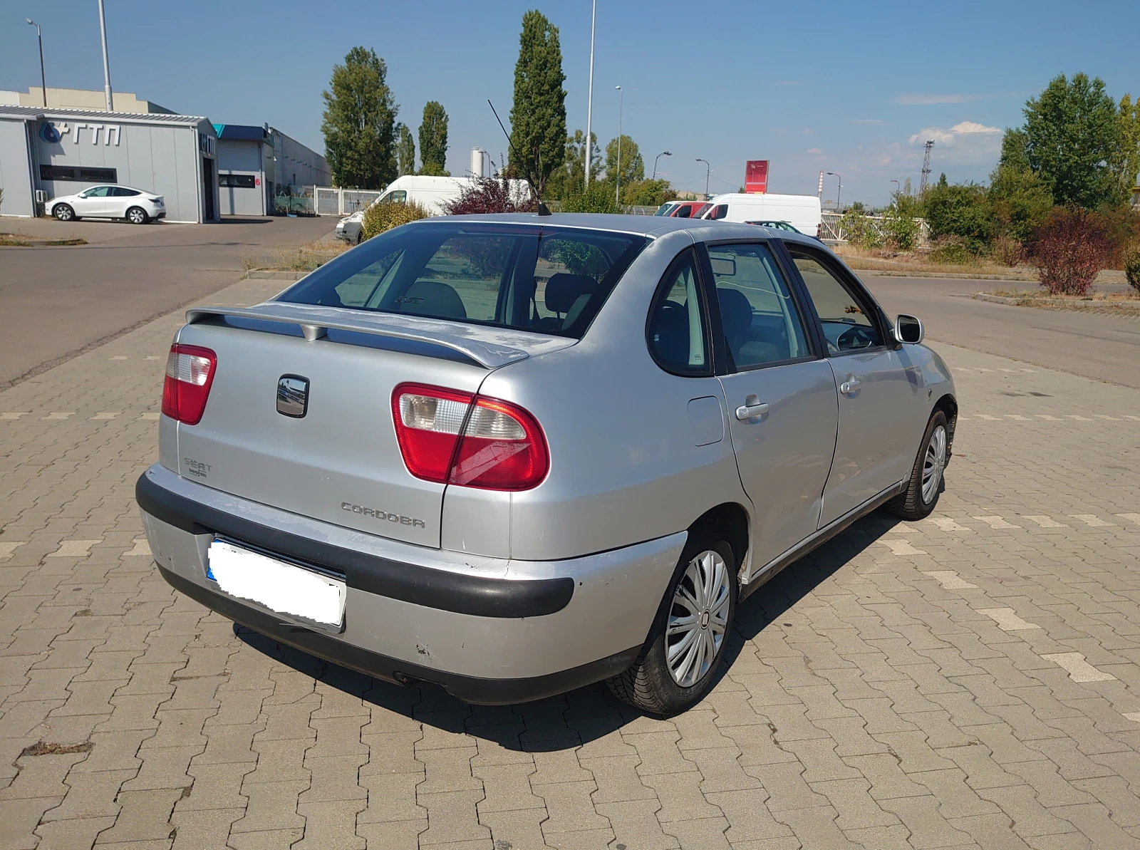 Seat Cordoba 1.4 ГАЗ, снимка 6 - Автомобили и джипове - 56202569