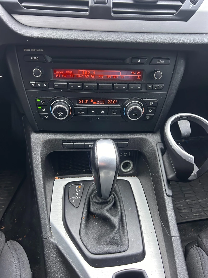 BMW X1 2.3D xDrive AVTOMAT EURO 5, снимка 12 - Автомобили и джипове - 52296140