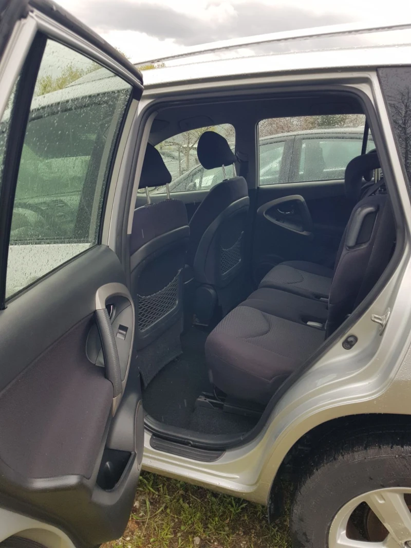 Toyota Rav4 D4D, снимка 13 - Автомобили и джипове - 53285297