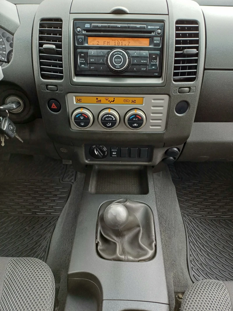Nissan Navara 2.5, снимка 13 - Автомобили и джипове - 53490665