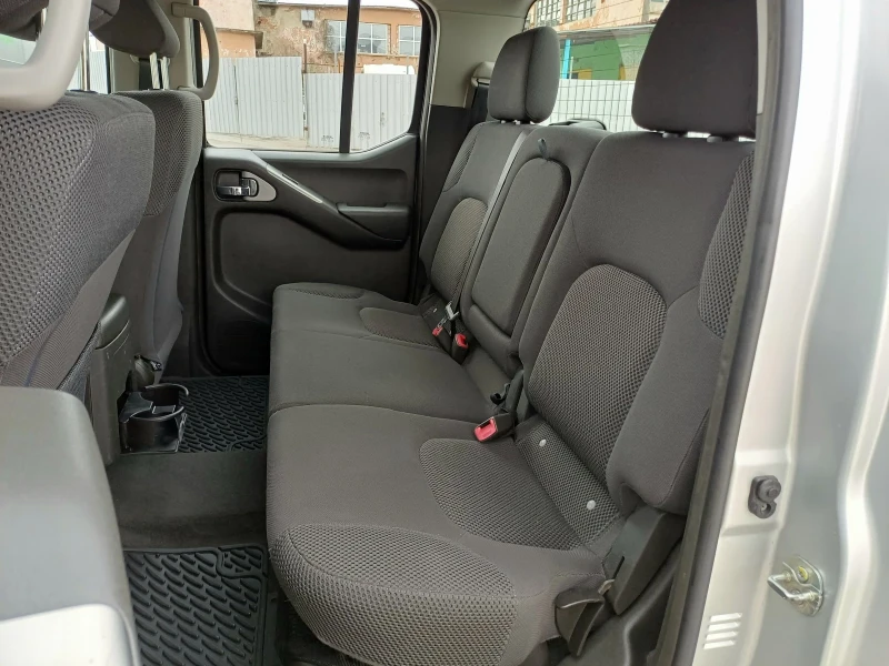 Nissan Navara 2.5, снимка 12 - Автомобили и джипове - 53490665