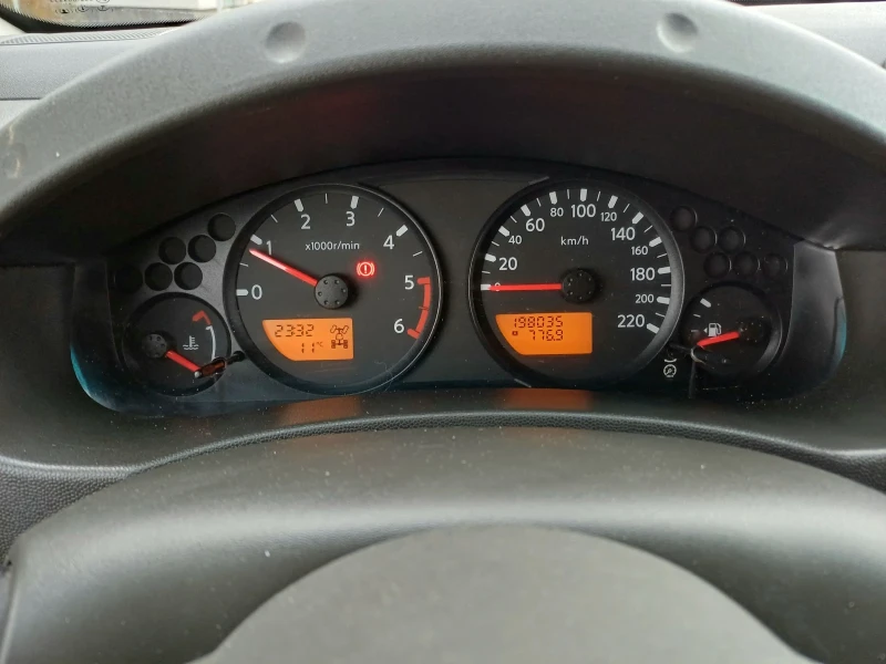 Nissan Navara 2.5, снимка 14 - Автомобили и джипове - 53490665