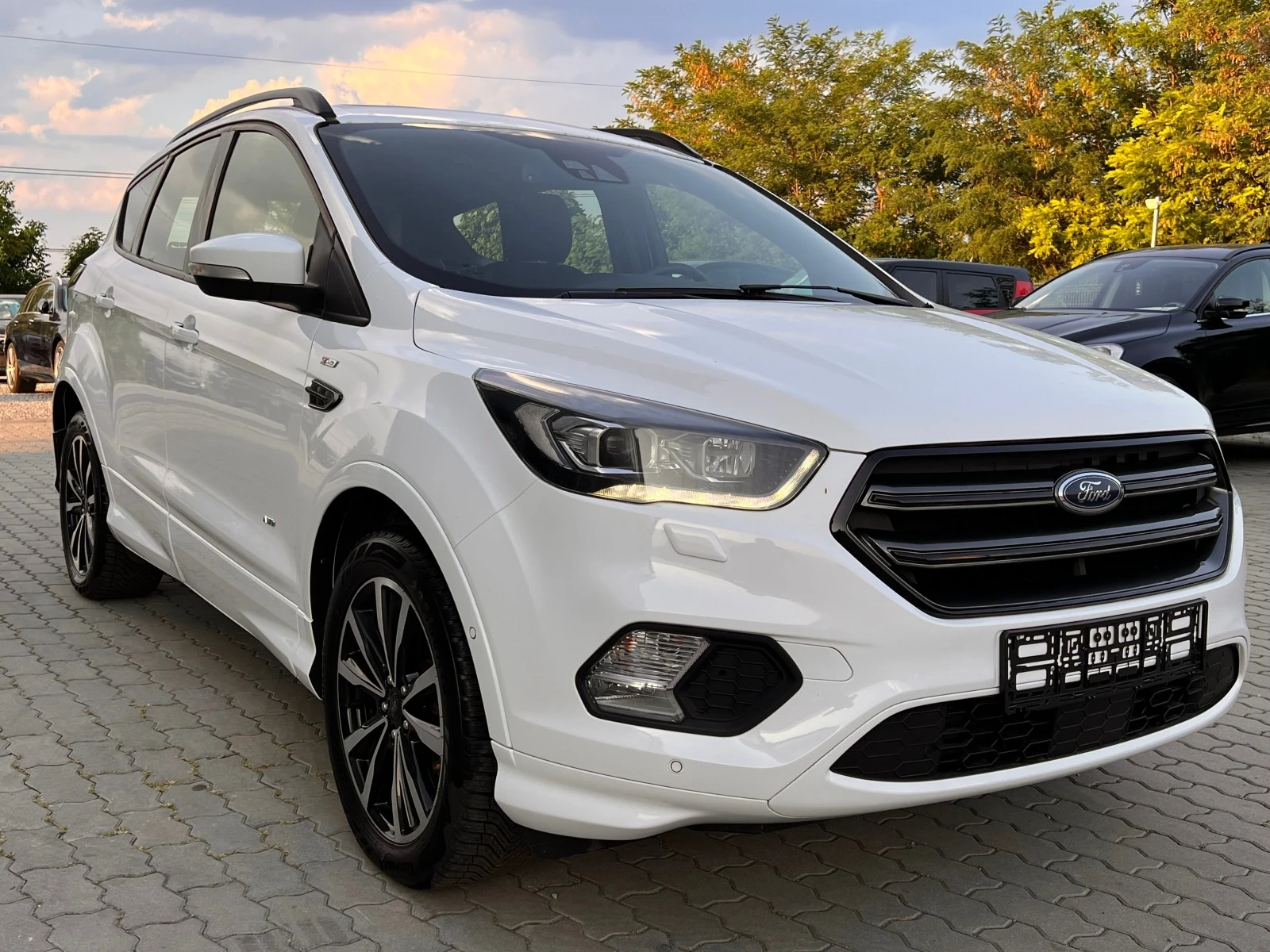 Ford Kuga ST-Line 2.0TDCi 4x4 Панорама Дистроник Кожа - изображение 2