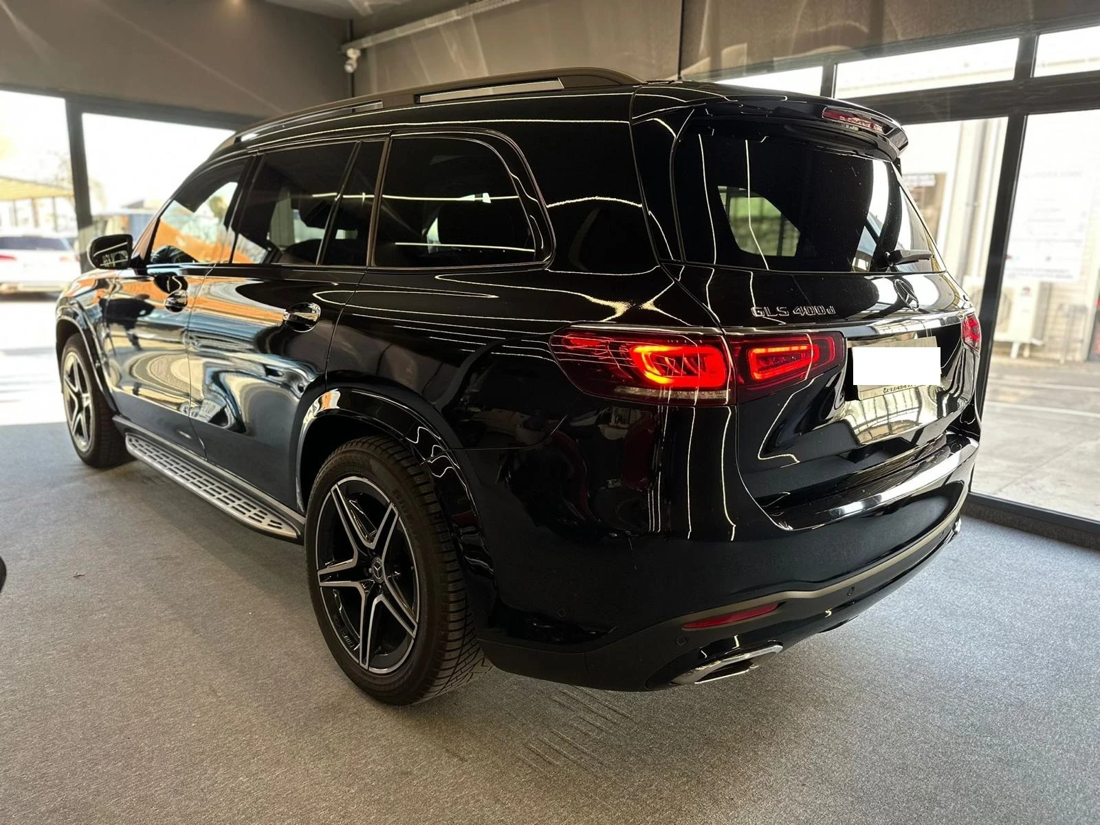 Mercedes-Benz GLS 400 7-местен* Гаранционен* Full екстри* Лизинг - изображение 3