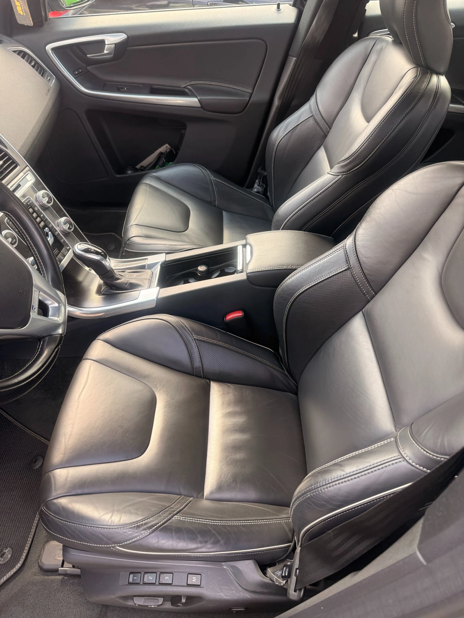 Volvo XC60 D4 R-Design | 2014 | 180 к.с. | Автомат, снимка 11 - Автомобили и джипове - 53990871