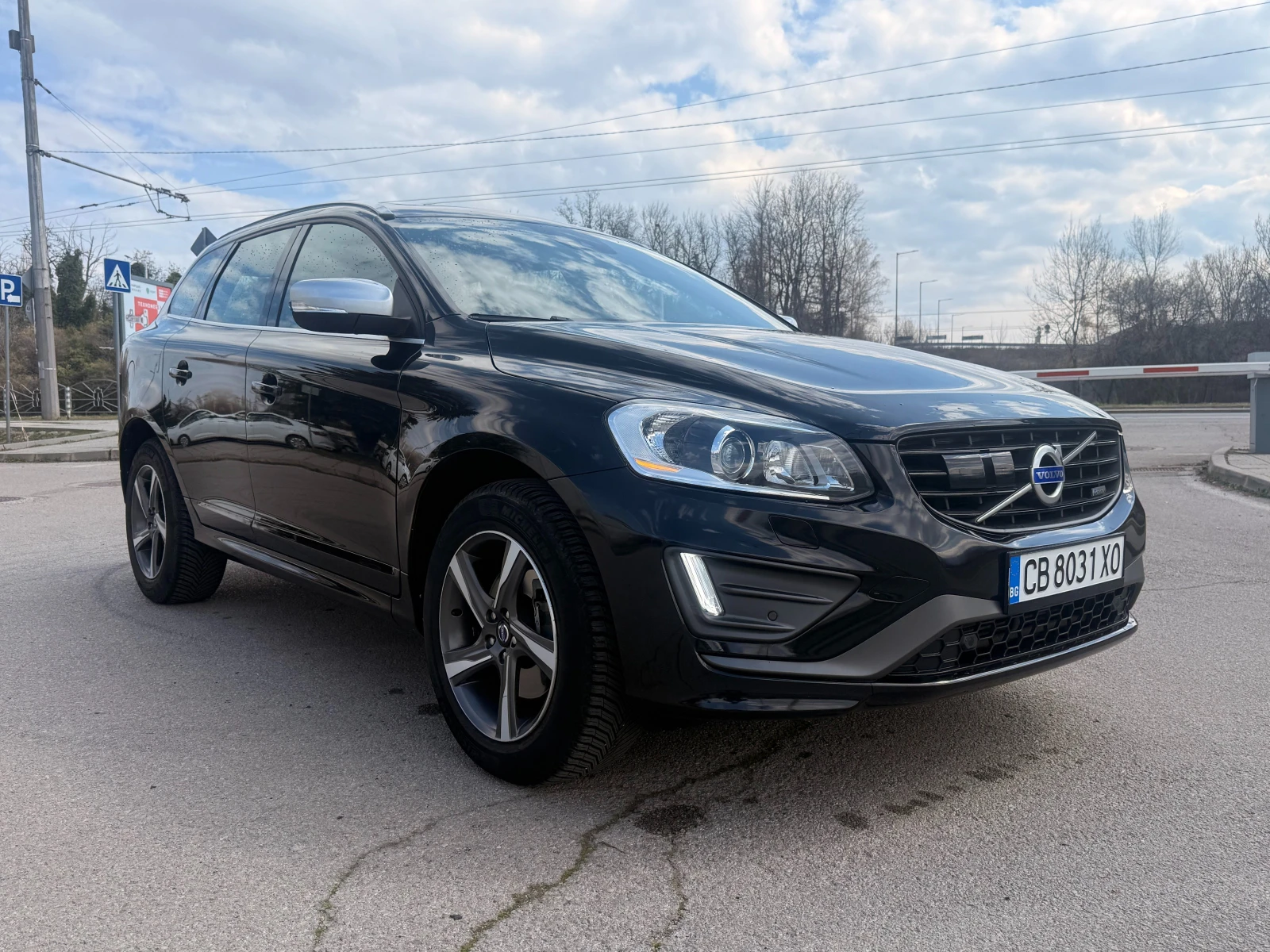 Volvo XC60 D4 R-Design | 2014 | 180 к.с. | Автомат, снимка 2 - Автомобили и джипове - 53990871