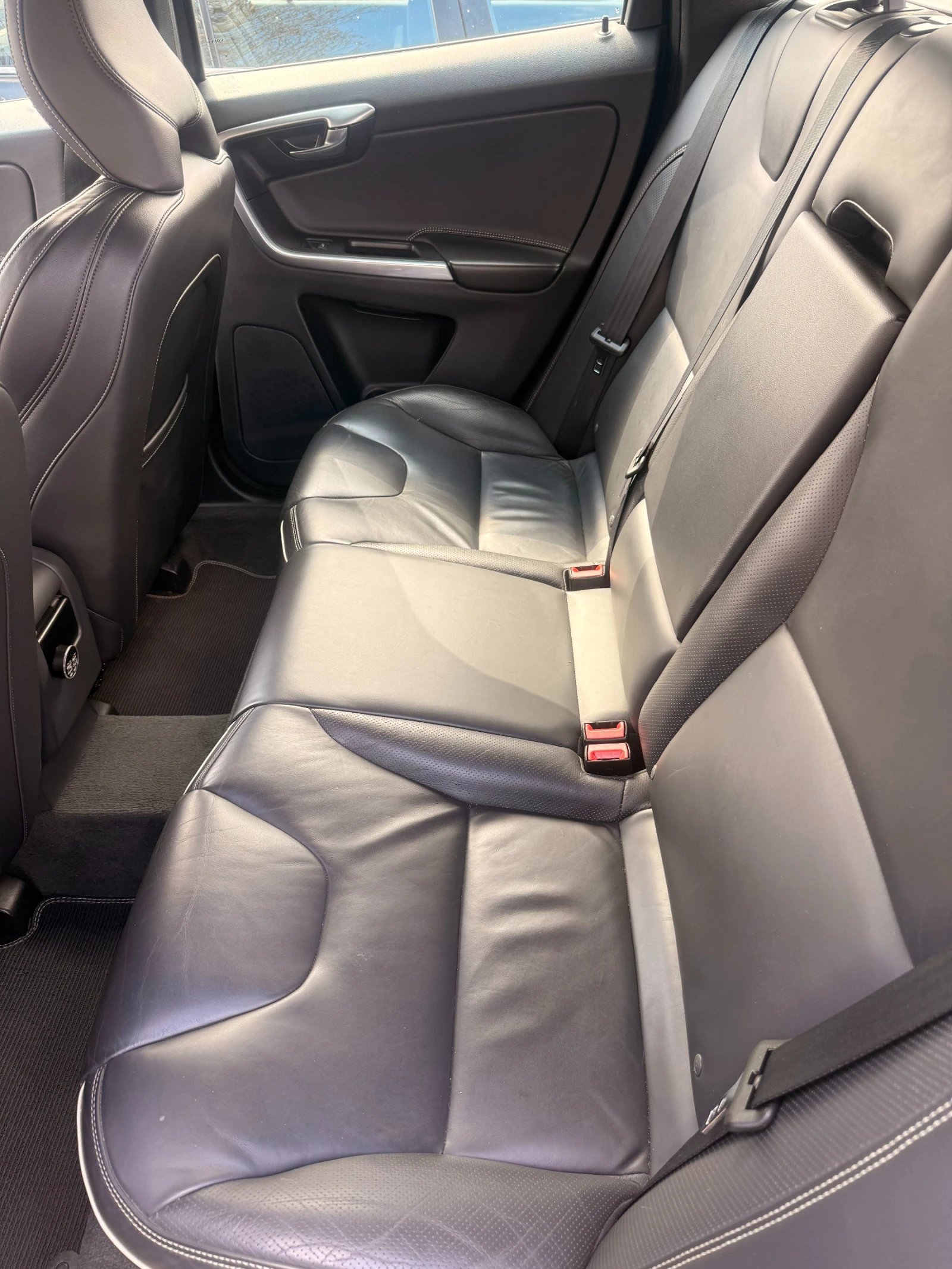 Volvo XC60 D4 R-Design | 2014 | 180 к.с. | Автомат, снимка 12 - Автомобили и джипове - 53990871