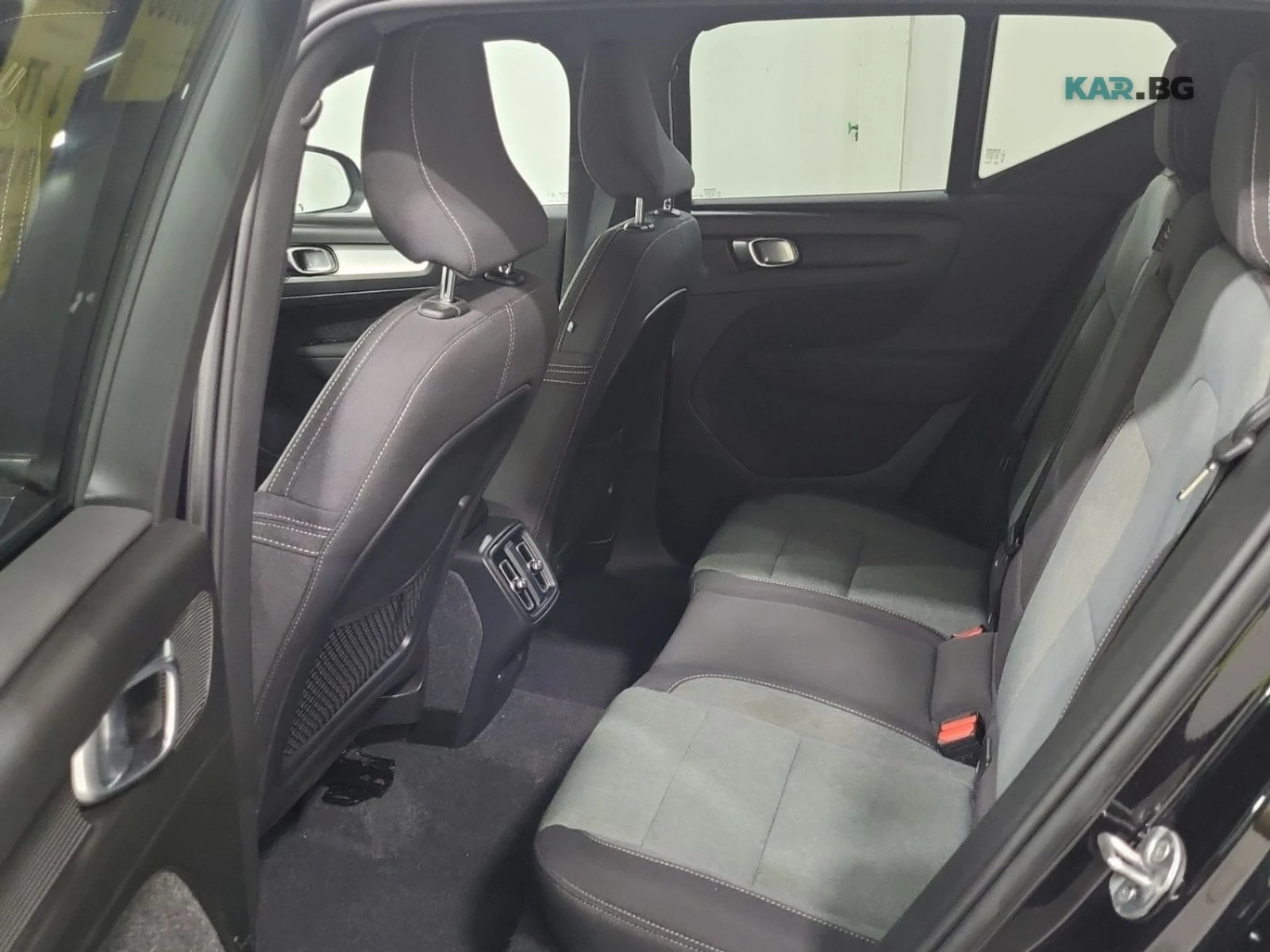 Volvo XC40 B5 Core * Mild Hybrid * АвтоКредит* (ЦЕНА ДО БГ), снимка 14 - Автомобили и джипове - 54758140