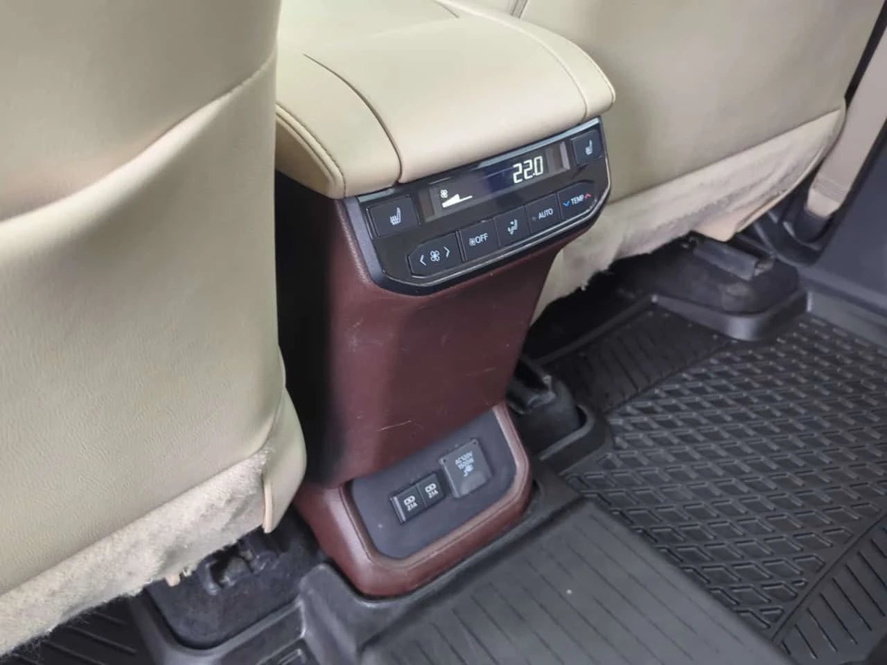 Toyota Highlander * Hybrid Limited AWD* АВТОКРЕДИТ БЕЗ ПЪРВОНАЧАЛНА*, снимка 15 - Автомобили и джипове - 54809580