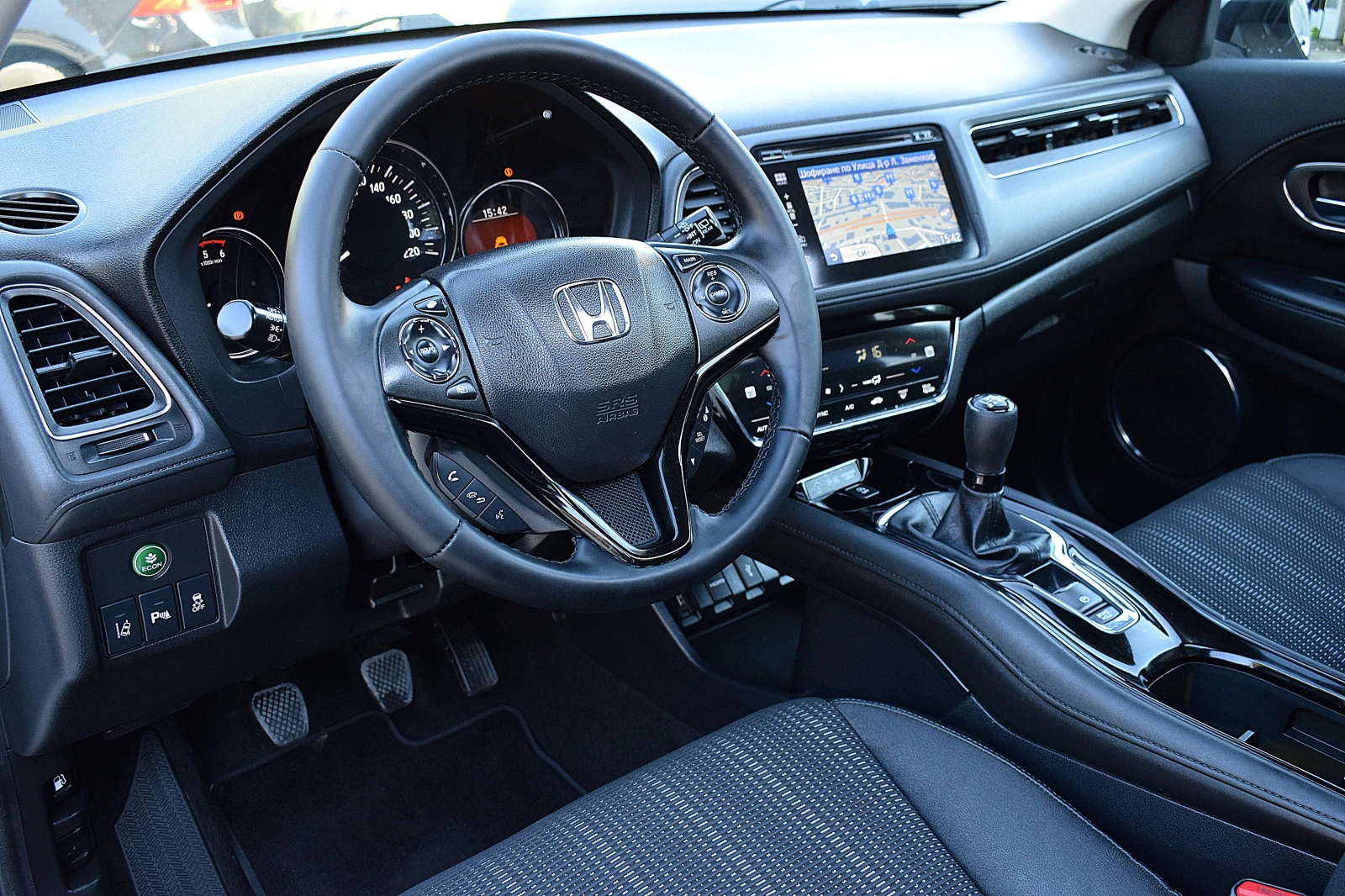 Honda Hr-v 1.6ШВЕЙЦАРИЯ-ДИСТРОНИК/КОЖА/НАВИ/LANE ASSIST/ПАНОР, снимка 4 - Автомобили и джипове - 56014597