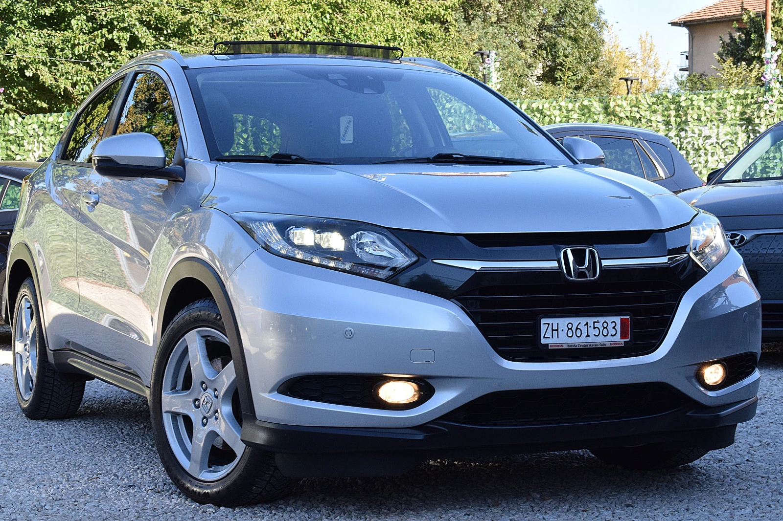 Honda Hr-v 1.6ШВЕЙЦАРИЯ-ДИСТРОНИК/КОЖА/НАВИ/LANE ASSIST/ПАНОР, снимка 3 - Автомобили и джипове - 56014597