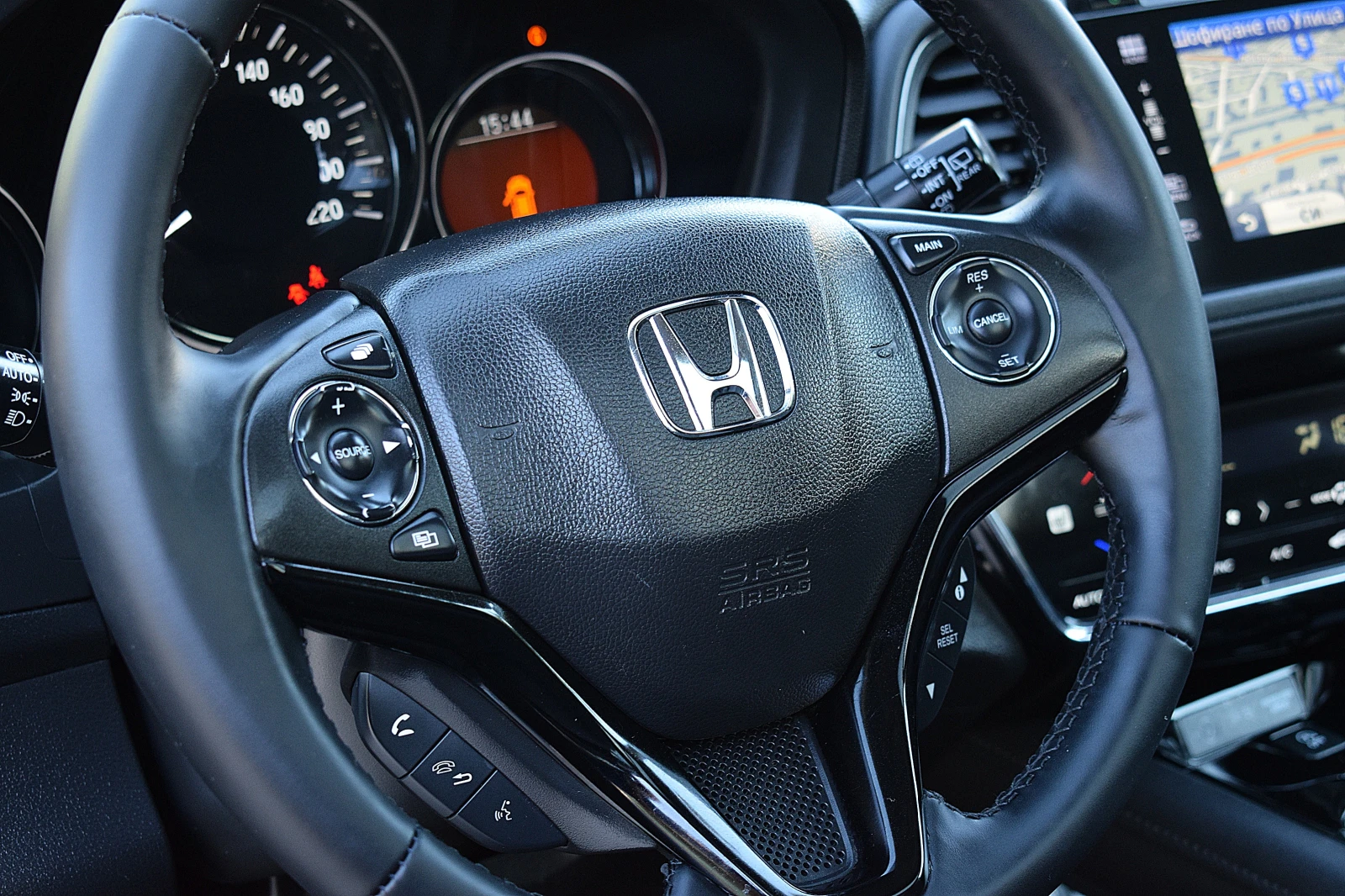 Honda Hr-v 1.6ШВЕЙЦАРИЯ-ДИСТРОНИК/КОЖА/НАВИ/LANE ASSIST/ПАНОР, снимка 8 - Автомобили и джипове - 56014597