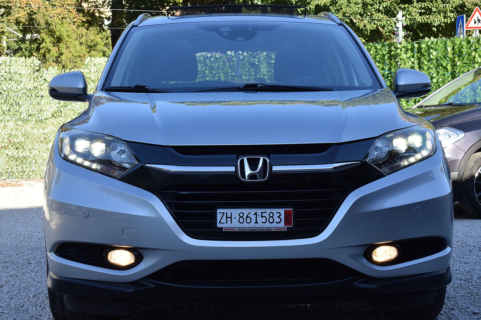 Honda Hr-v 1.6ШВЕЙЦАРИЯ-ДИСТРОНИК/КОЖА/НАВИ/LANE ASSIST/ПАНОР, снимка 2 - Автомобили и джипове - 56014597