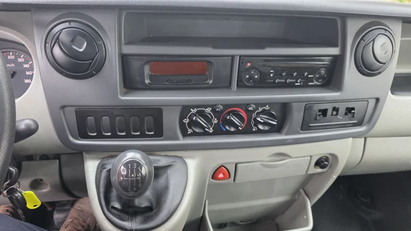 Renault Master cdi 120 Климатик, снимка 11 - Бусове и автобуси - 52211549