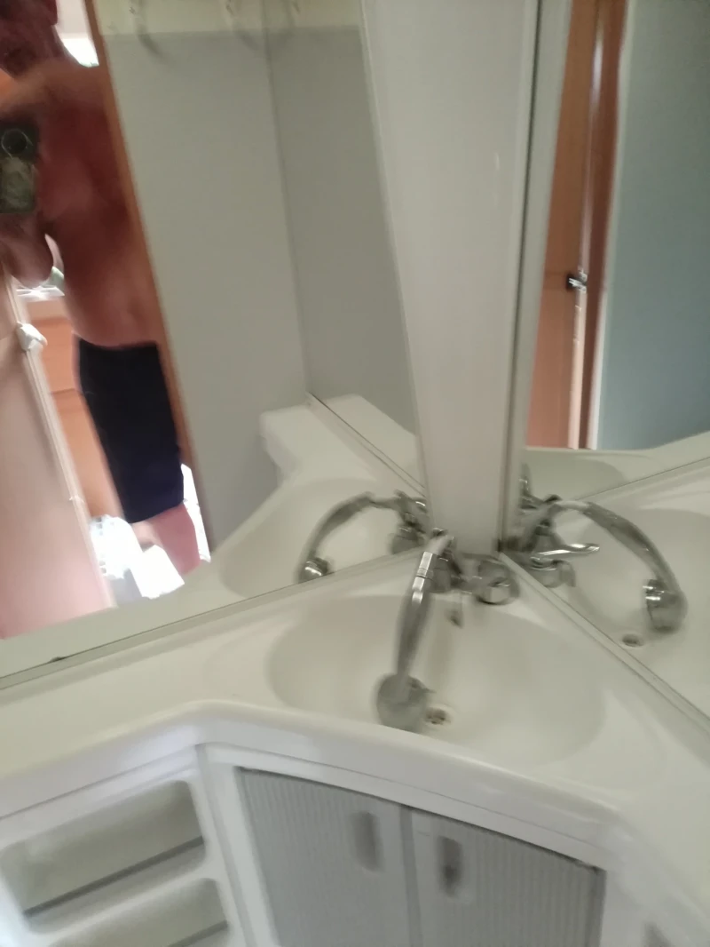 Каравана Knaus 4008, снимка 5 - Каравани и кемпери - 52269454