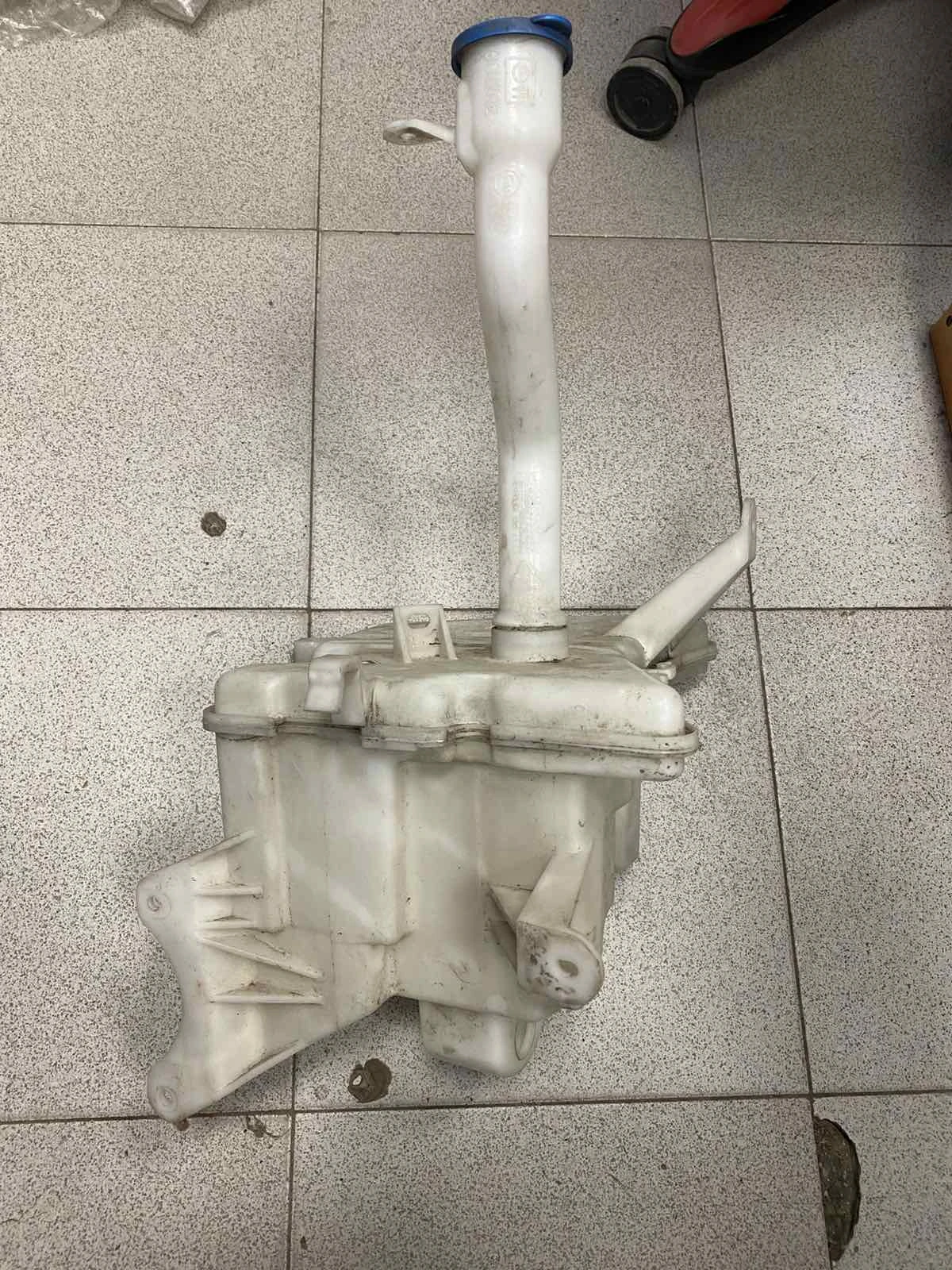 казанче чистачки Toyota Auris  8531502230, снимка 4 - Части - 55615745