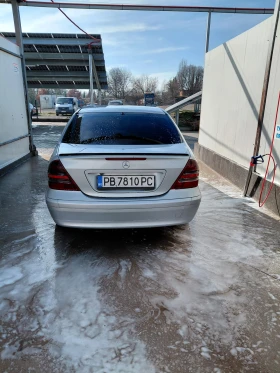 Mercedes-Benz 220 2.2, снимка 5