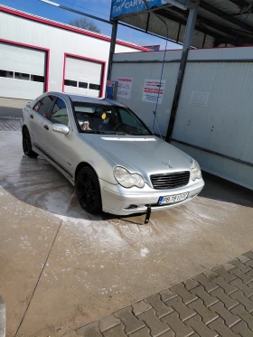 Mercedes-Benz 220 2.2, снимка 4