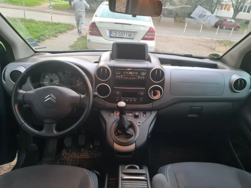 Citroen Berlingo 1.6 HDI Multispace NAVI Panorama, снимка 13 - Автомобили и джипове - 47667831