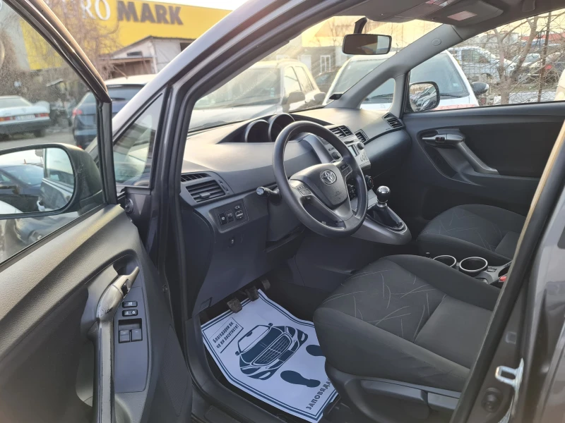 Toyota Verso КАТО ЧИСТО НОВА, снимка 11 - Автомобили и джипове - 47752298